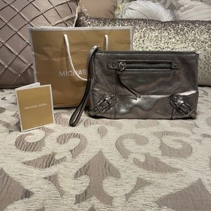 NWT Michale Kors wristlet/clutch